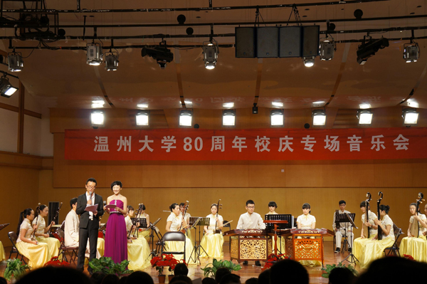 NG娱乐80周年校庆专场音乐会-主持人.JPG
